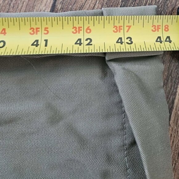 Eddie Bauer Khaki Pants Men's 38x33 Relaxed Fit Wrinkle Resistant Pleated Front - Picture 4 of 9